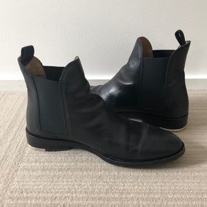 Everlane Chelsea Boot